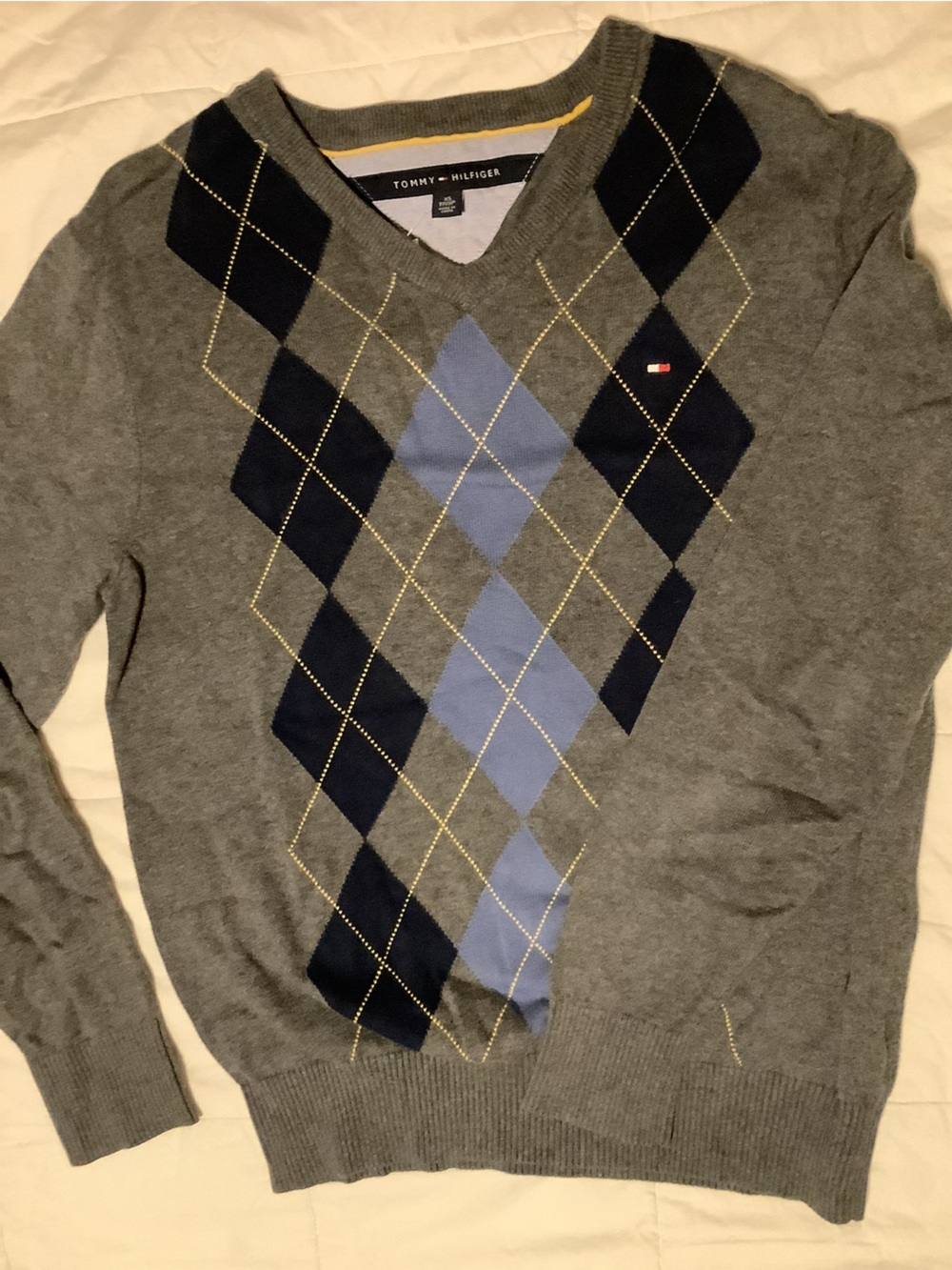 Tommy Hilfiger Men's Gray Argyle V-Neck Sweater